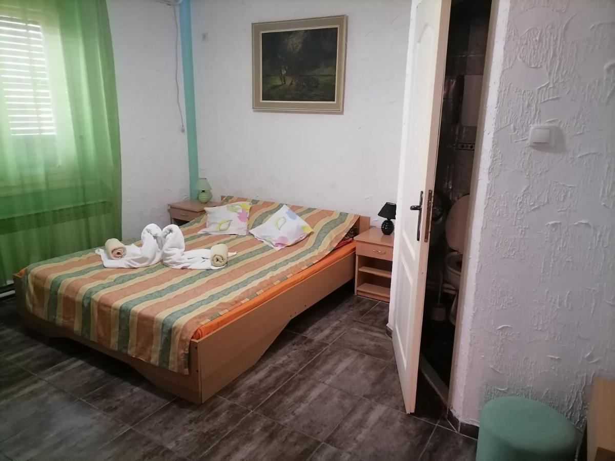 Smestaj U Okviru Domacinstva Sobe Sosa Palić Quarto foto